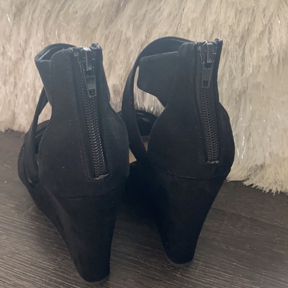 Chinese laundry black suede wedges - Picture 3 of 9